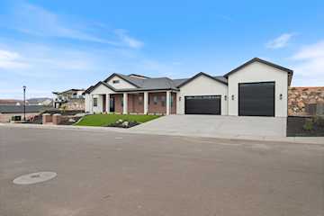 991 N Red Rock RD St George, UT 84770 home for sale, MLS#25-265771 - Erika Rogers Photo 3