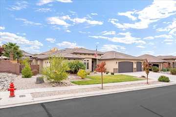 2866 E Carmine DR St George, UT 84790 home for sale, MLS#25-266829 - Erika Rogers Photo 2