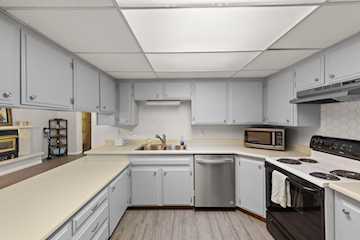 55 E 700 S #8 St George, UT 84770 home for sale, MLS#25-266873 - Erika Rogers Photo 2