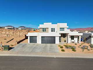 690 S Alcantara CIR St George, UT 84770 home for sale, MLS#25-266438 - Erika Rogers Photo 2