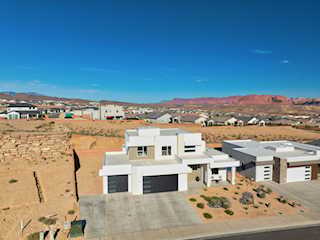 690 S Alcantara CIR St George, UT 84770 home for sale, MLS#25-266438 - Erika Rogers Photo 3