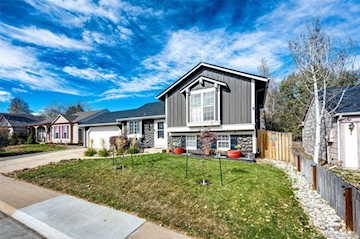 5523 S Malta St Parkborough Welcome to this beautifully maintained tri level home in the desirable Parkborough subdivision... Centennial Arapahoe CO 80015 6000070 home for sale $499,900 6000070 Photo 5