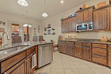204 N 1280 ST W St George, UT 84770 home for sale, MLS#25-266901 - Erika Rogers Photo 4
