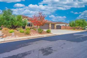 1646 E 90 CIR St George, UT 84790 home for sale, MLS#25-266908 - Erika Rogers Photo 3