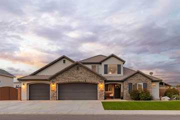 3181 E 3100 ST S St George, UT 84790 home for sale, MLS#25-266941 - Erika Rogers Photo 3