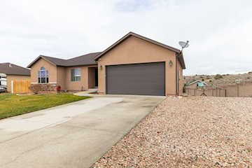 2101 E Ravine Rd RD Enoch, UT 84721 home for sale, MLS#25-267223 - Erika Rogers Photo 4