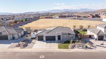 3012 S 3430 ST E St George, UT 84790 home for sale, MLS#25-267273 - Erika Rogers Photo 3