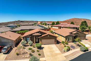 2031 E Colorado ST #204 St George, UT 84790 home for sale, MLS#25-265080 - Erika Rogers Photo 2