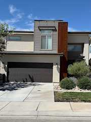3179 E Sky Rim Way St George, UT 84790 home for sale, MLS#25-264739 - Erika Rogers Photo 4
