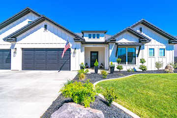 2027 S 3040 E  E St George, UT 84790 home for sale, MLS#25-267598 - Erika Rogers Photo 2