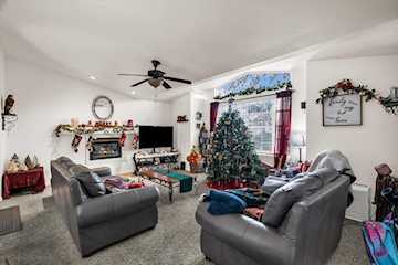 499 N 2070 E Cir  E St George, UT 84790 home for sale, MLS#25-267602 - Erika Rogers Photo 3