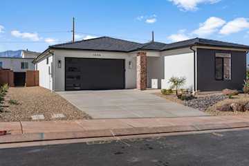 1089 E Coyote Crest DR Washington, UT 84780 home for sale, MLS#25-262473 - Erika Rogers Photo 3