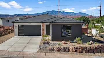 1089 E Coyote Crest DR Washington, UT 84780 home for sale, MLS#25-262473 - Erika Rogers Photo 5
