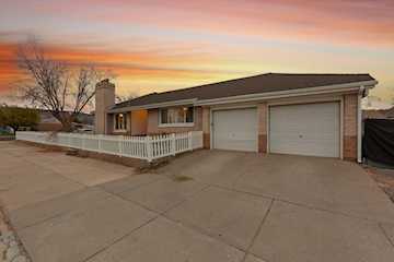 295 S 200 E St George, UT 84770 home for sale, MLS#25-267626 - Erika Rogers Photo 3