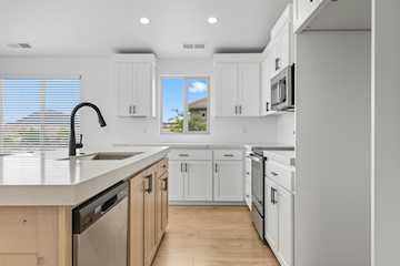 2261 S Tonaquint #31 St George, UT 84770 home for sale, MLS#25-265311 - Erika Rogers Photo 3