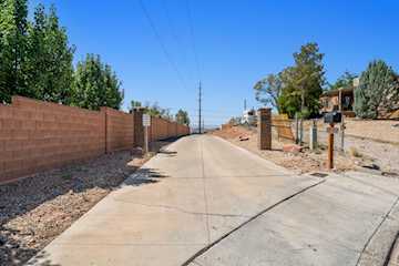 2752 E 50 S ST St George, UT 84790 home for sale, MLS#25-267658 - Erika Rogers Photo 3