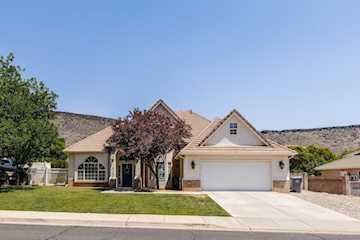 214 N 1160 W  W St George, UT 84770 home for sale, MLS#25-263096 - Erika Rogers Photo 3