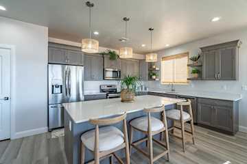 1019 W Jonathon DR Washington, UT 84780 home for sale, MLS#25-267691 - Erika Rogers Photo 2