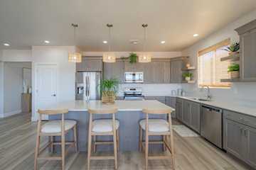 1019 W Jonathon DR Washington, UT 84780 home for sale, MLS#25-267691 - Erika Rogers Photo 4