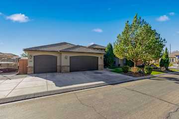156 E Holly Way Washington, UT 84780 home for sale, MLS#25-267697 - Erika Rogers Photo 2