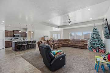 156 E Holly Way Washington, UT 84780 home for sale, MLS#25-267697 - Erika Rogers Photo 3