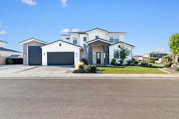 2726 E Ashwood LN St George, UT 84790 home for sale, MLS#25-265585 - Erika Rogers Photo 2