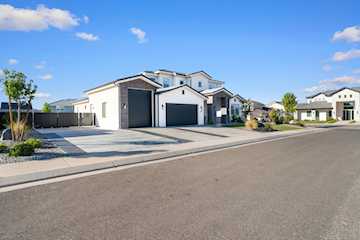 2726 E Ashwood LN St George, UT 84790 home for sale, MLS#25-265585 - Erika Rogers Photo 3