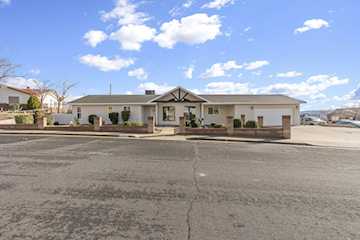 372 N Quail Ridge DR Washington, UT 84780 home for sale, MLS#26-267748 - Erika Rogers Photo 2