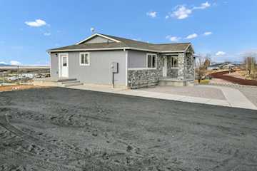 805 N Oak Mdw DR Oak City, UT 84649 home for sale, MLS#26-267780 - Erika Rogers Photo 2