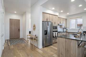 2255 N Tuweap DR #22 St George, UT 84770 home for sale, MLS#25-266920 - Erika Rogers Photo 5