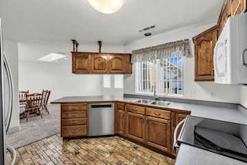 1050 W Red Hills Parkway #41 Washington, UT 84780 home for sale, MLS#26-267787 - Erika Rogers Photo 5