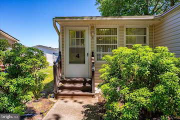  Real Estate for Sale - 4 Anchor Way Dr in Berlin Photo 3