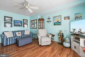 Jocelyn Manor Real Estate for Sale - 207 8th St #103C in Ocean City Photo 4