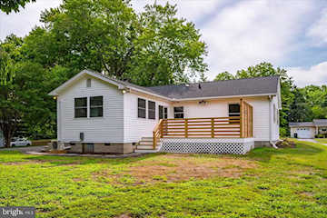  Real Estate for Sale - 100 Esham Ave in Berlin Photo 3