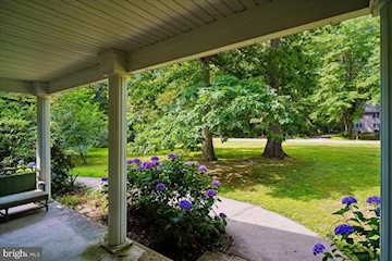  Real Estate for Sale - 10541 Shady Dr in Berlin Photo 4