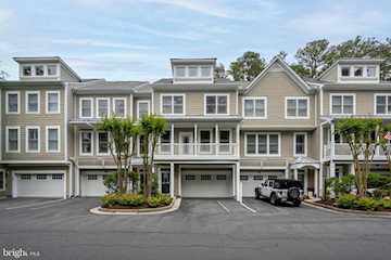 Glenriddle Homeowners Associat Real Estate for Sale - 11964 W War Dancer Ln #103 in Berlin Photo 2