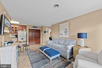 Club Ocean Villas II Real Estate for Sale - 105 120th St #18A in Ocean City Photo 2