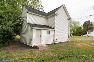  Real Estate for Sale - 706 5th St in Pocomoke City Photo 2