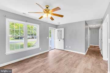  Real Estate for Sale - 271 S Washington St in Snow Hill Photo 4