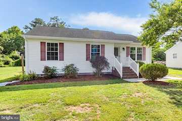  Real Estate for Sale - 271 S Washington St in Snow Hill Photo 2