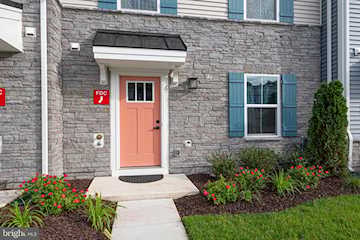  Real Estate for Sale - 8626 South Park Dr #6 in Berlin Photo 2