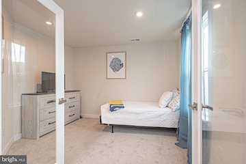  Real Estate for Sale - 8626 South Park Dr #6 in Berlin Photo 5