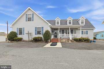  Real Estate for Sale - 38967 Willow Ln in Fenwick Island Photo 2