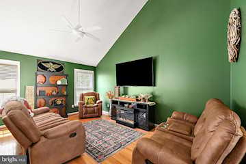  Real Estate for Sale - 1 Links Ln in Berlin Photo 3