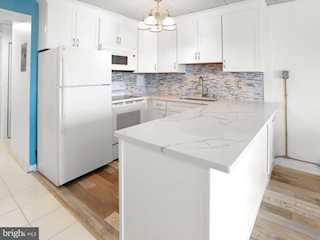 Summer Palace Real Estate for Sale - 18 69th St #9 in Ocean City Photo 4