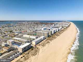 Covington Towers Real Estate for Sale - 12903 Wight St #301 in Ocean City Photo 5