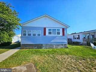  Real Estate for Sale - 105 Assateague Ct in Ocean City Photo 2