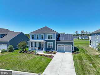  Real Estate for Sale - 10121 Fast Colors Ln in Berlin Photo 2