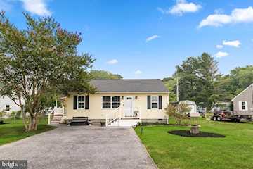  Real Estate for Sale - 6 Hall St in Selbyville Photo 2