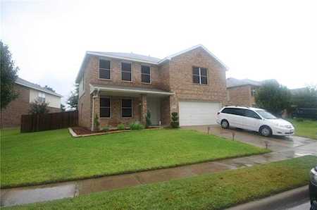 917 Rock Dove Circle Saginaw, TX 76131